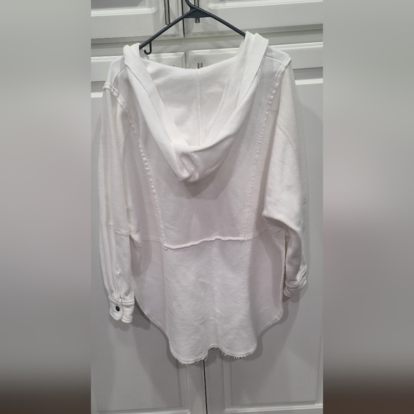 White Pullover Shirt With Side Slits Made By THE POST, Size M, NEW - Picture 5 of 6